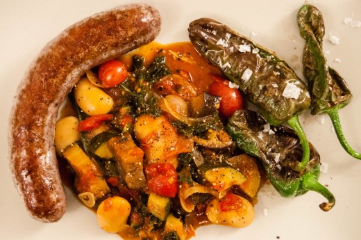 Lammkorv med bönratatouille och pimientos de padrón