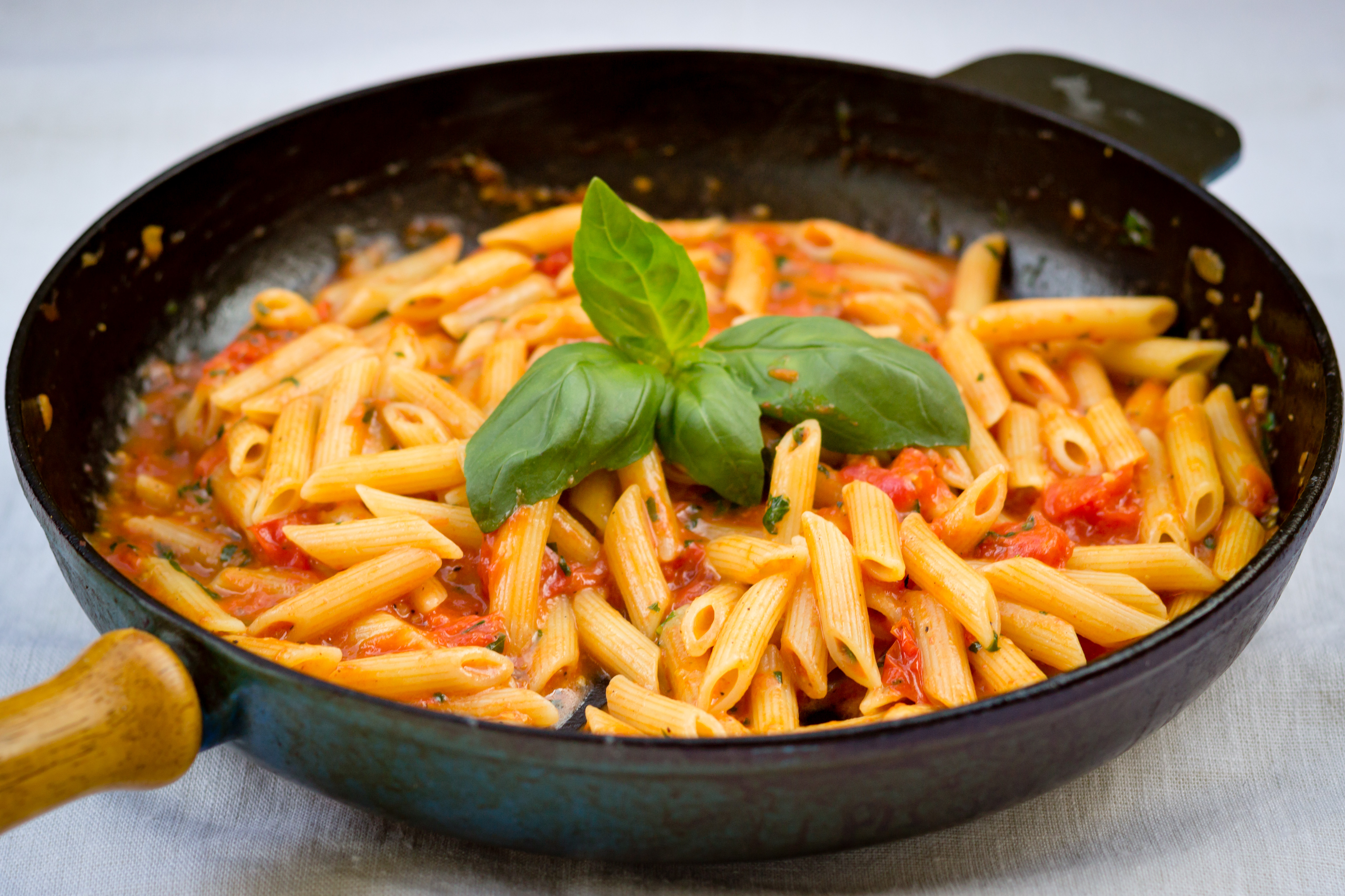 Pasta med färsk tomatsås