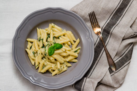 Lättlagat: Pasta med vitlök och basilika