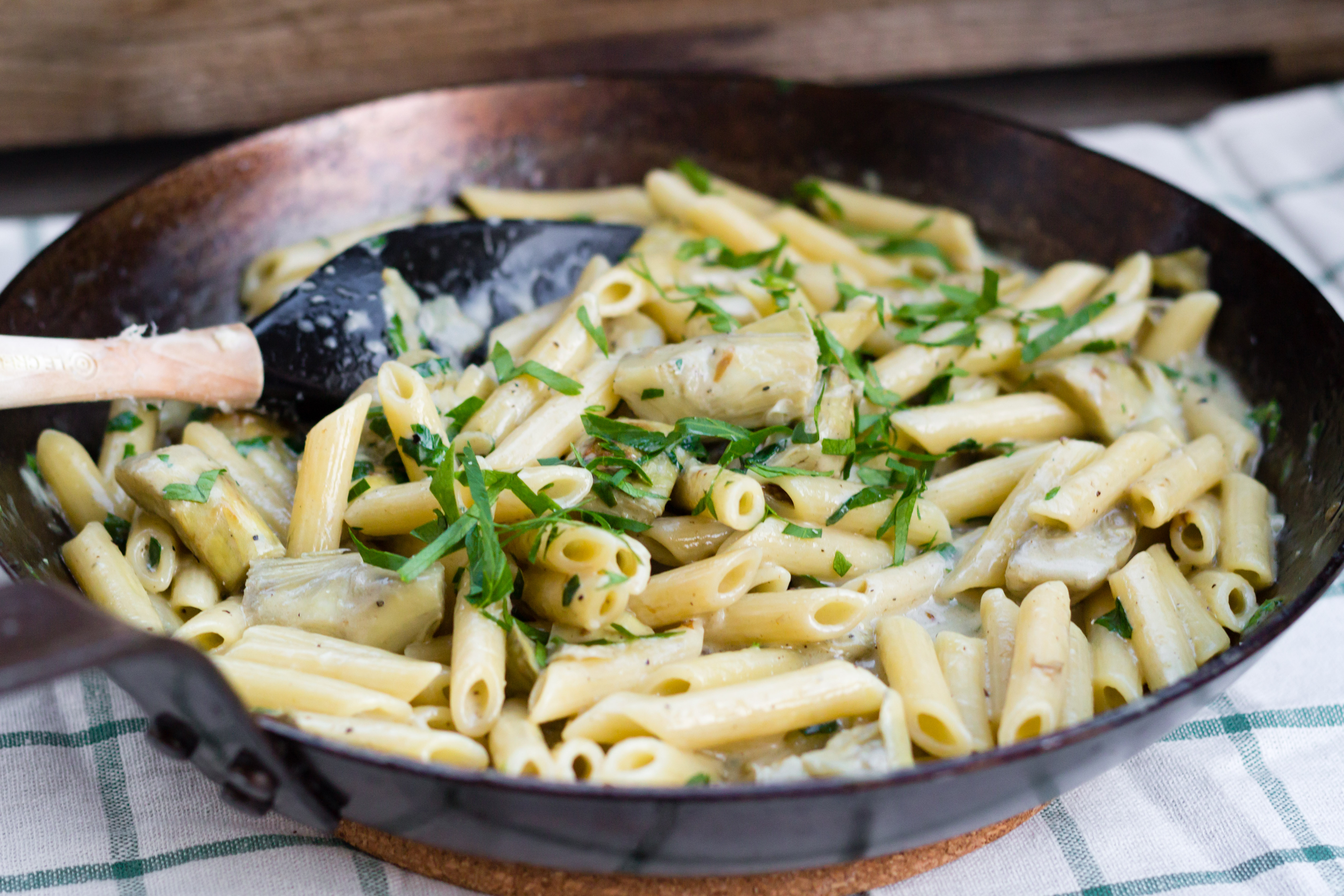 Snabb krämig pasta med kronärtskockor